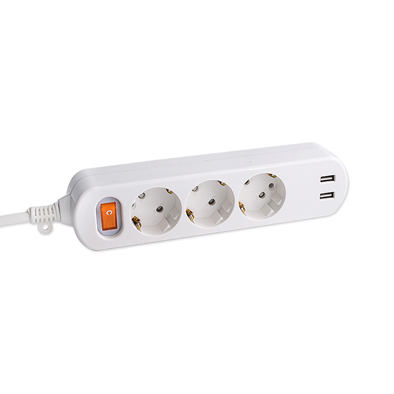 3 zásuvky EÚ Standard Socket s 2 portmi USB a 1 hlavný prepínač
